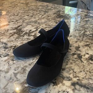 Stylish Black Flats with Blue Accent